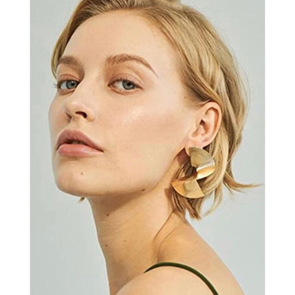 Gold fan earrings